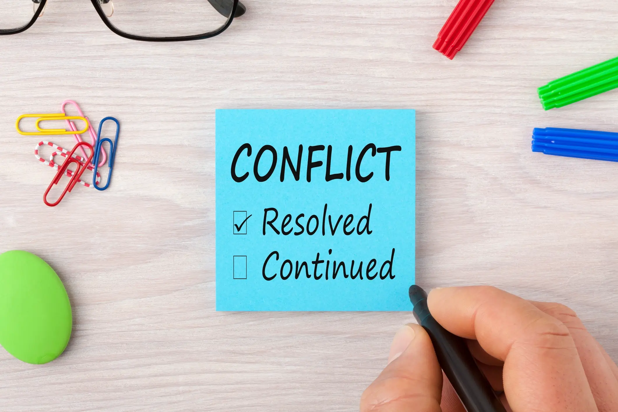 Conflict resolution checklist on sticky note